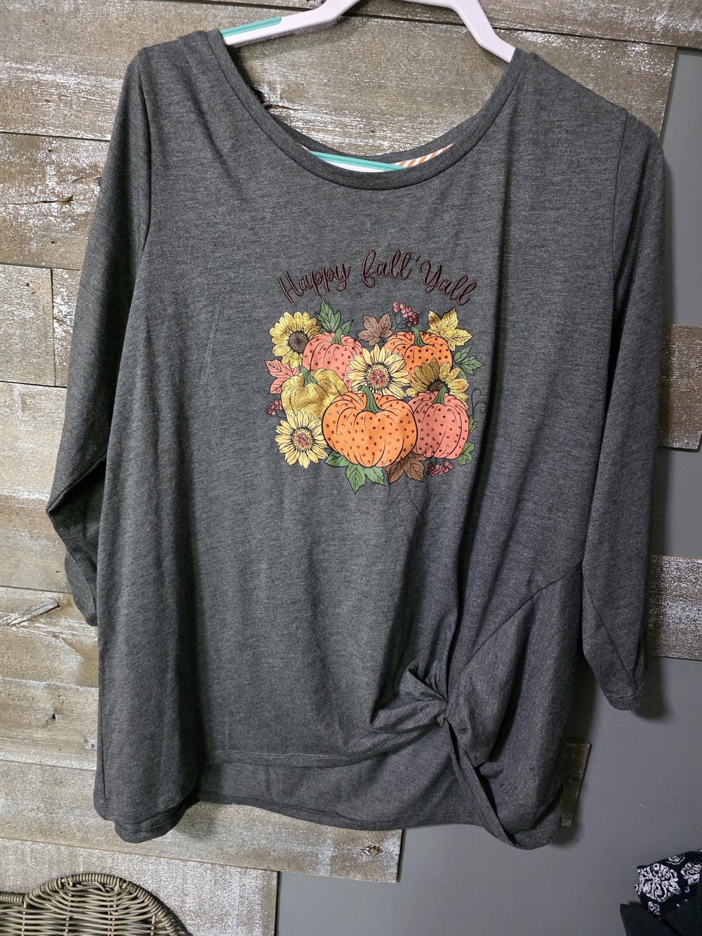 Gray 'Happy Fall Y'all' Pumpkin Graphic Short Sleeve Tee with Knot